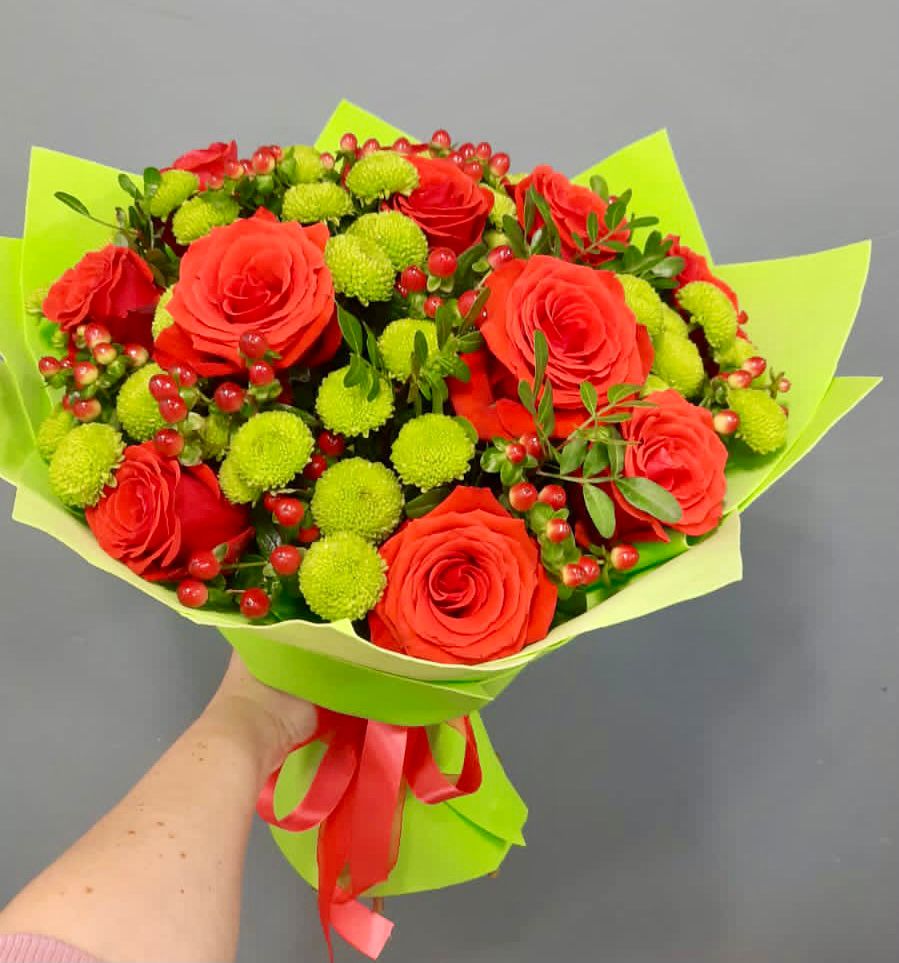 Букет цветов из: Хризантемы и Розы в Кизеле