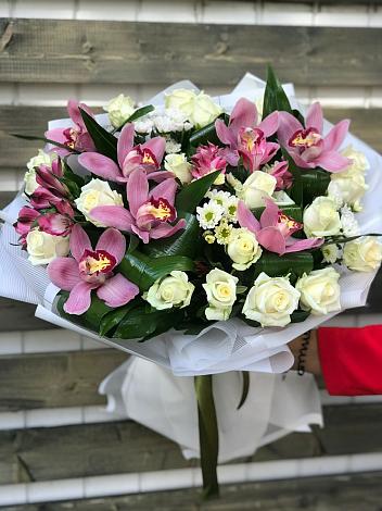 Букет цветов из: Розы и Хризантемы в Кизеле