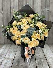 Букет цветов из:  Розы и Лизиантусы в Кизеле