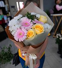 Букет цветов из:  Герберы, Розы и Хризантемы в Кизеле