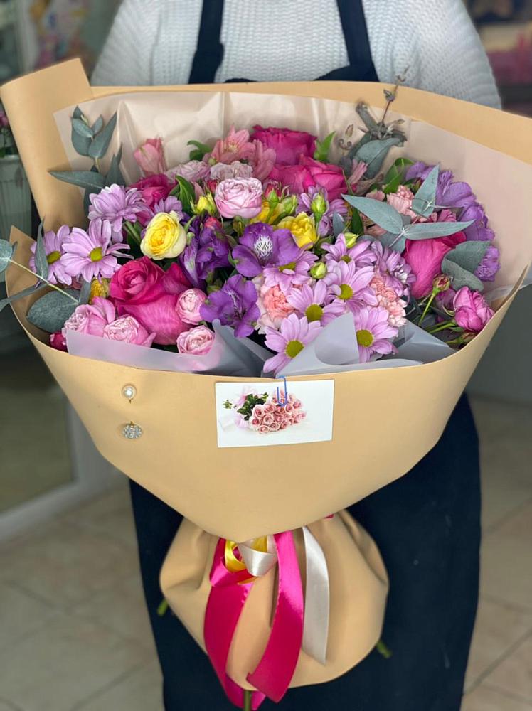 Букет цветов из: Хризантемы, Гвоздики и Альстромерии в Кизеле