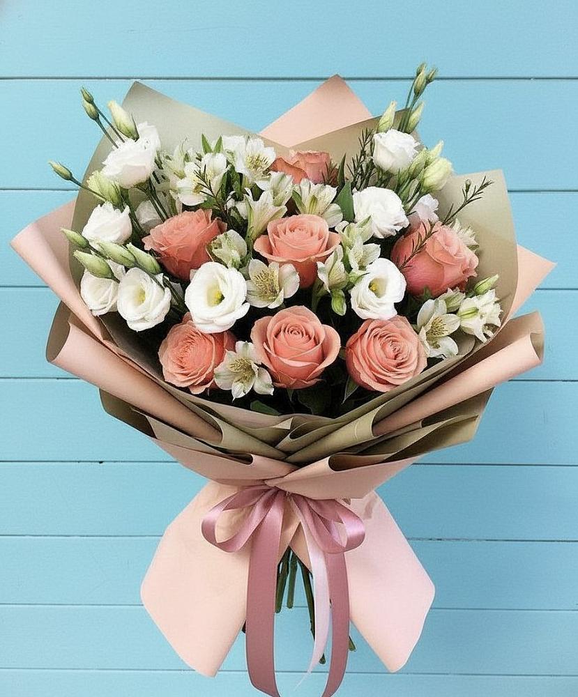 Букет цветов из: Розы, Альстромерии и Лизиантусы в Кизеле
