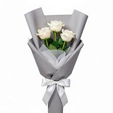 Букет 3 белые розы в Кизеле