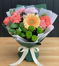Букет цветов из:  Гвоздики, Розы, Герберы и Хризантемы в Кизеле