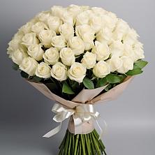 Букет 101 беля роза Белоснежка в Кизеле