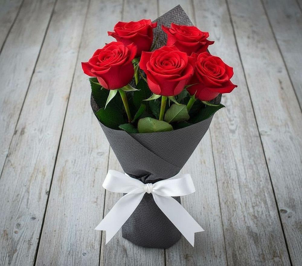 Букет 5 Красных роз Эдлесс Лав в Кизеле