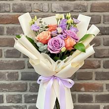 Букет цветов из:  Лизиантусы и Розы в Кизеле