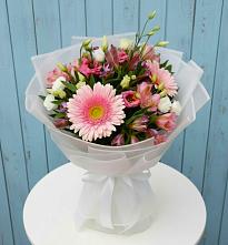 Букет цветов из:  Герберы, Альстромерии и Лизиантусы в Кизеле