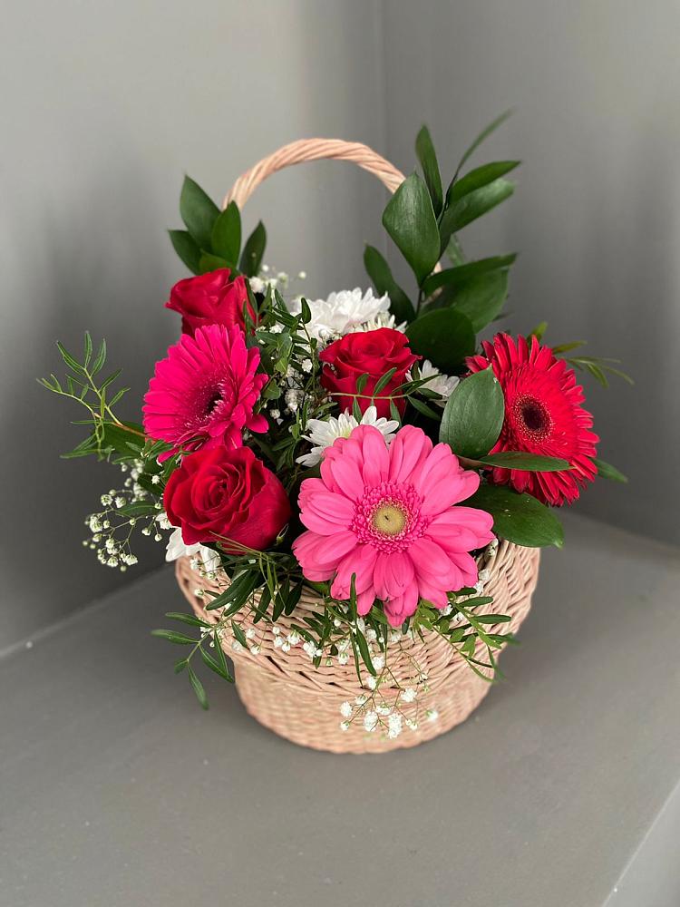 Цветочная композиция из Розы, Хризантемы и Герберы в корзине в Кизеле