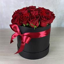 Цветочная композиция из Розы в шляпной коробке #REPLACE_PRED# Кизеле