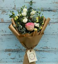 Букет цветов из:  Розы и Лизиантусы в Кизеле