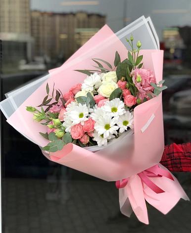 Букет цветов из: Розы, Лизиантусы и Хризантемы в Кизеле
