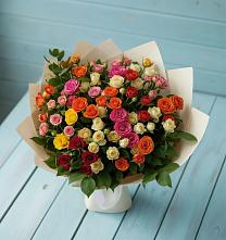 Букет Микс из разноцветных кустовых роз в Кизеле