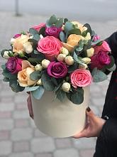 Цветочная композиция из Розы в шляпной коробке в Кизеле